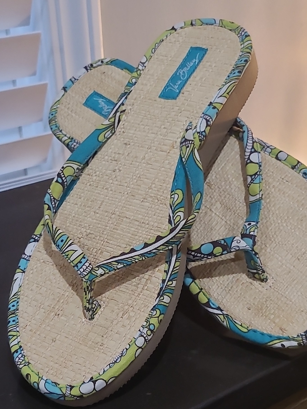 Vera Bradley Women’s Floral Flip Flop Sandals Tan Blue Green White Sz 9
